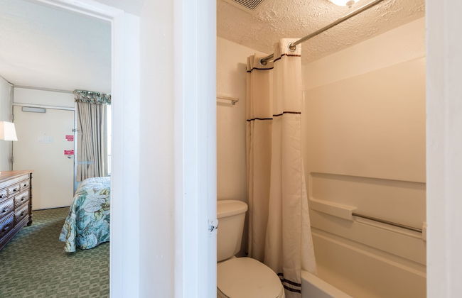 Beach Club at Montego Inn - Photo 56