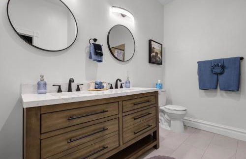 Hartford 5BR Family Home with Games BBQ Grill and Firepit - Foto 21