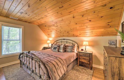 Woodsy Mountain-View Getaway with Hot Tub! - Foto 12