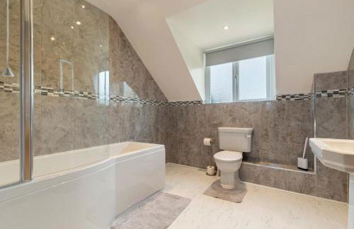 Maynor - Large Luxury House, Log Burner, Central Location - Photo 61