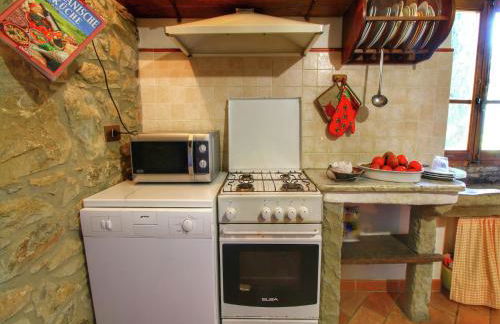 Rustic Holiday Home in Ortignano with Swimming Pool - Foto 32