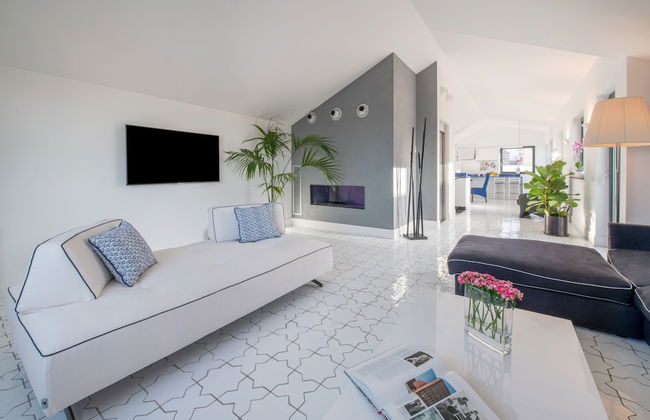 Luxury Apartment with Penthouse and Pool - Photo 20