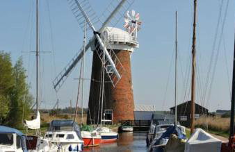 Beautifully appointed 2 storey chalet with access to outdoor swimming pool - 5 minute stroll to miles of sandy beach - Near to the Norfolk Broads & Great Yarmouth - Foto 25