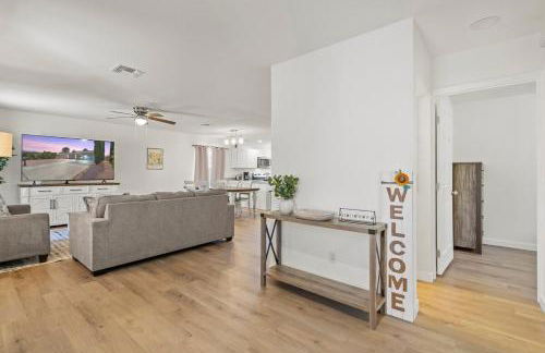 l NEW l Fully Remodeled 3BR 2BTH l 1 Min to Veterans Memorial Park - Foto 25