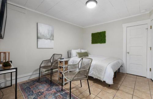 Unit 6: Sleek and modern 1 bedroom - Photo 11