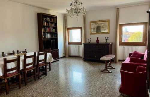 Large Three-bedroom Apartment with Canal View in Cannaregio - Foto 10