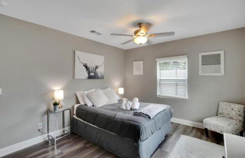 Cozy Bungalow Central Location Near Downtown - Foto 19