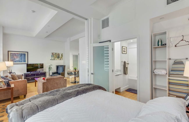 Stylish Deluxe 1BR At HWH by Oneluxstay - Foto 50