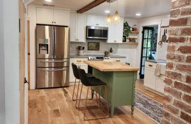 Pocono Farmhouse - Fully Renovated 1881 Home - Foto 26