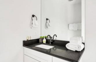 Luxury and Spacious Home with Private Garage and Fire Pit - Foto 25