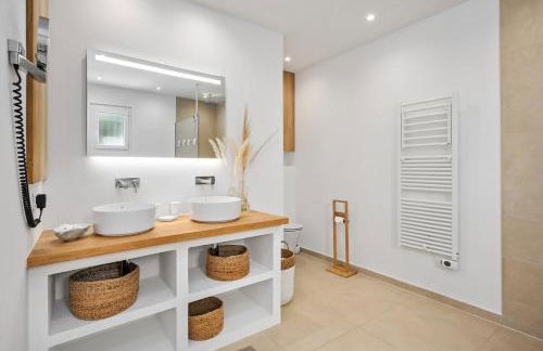 Villa La Genestière - Familienoase und Golfertraum mit Infinity-Pool und 180-Grad-Panoramablick bis zum Meer - Foto 22