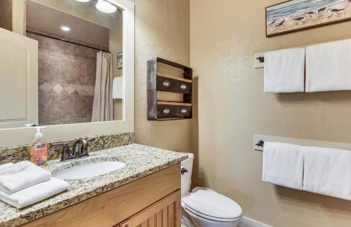 Private Beach Access! Luxe 7BR Bear Lake Cabin - Foto 34