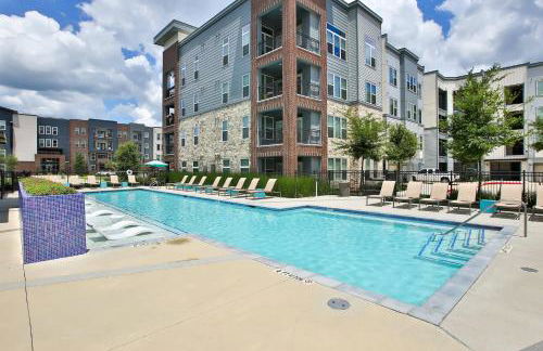 Lux Modern Art Apartment Near Eateries and Theater by RGS - Foto 16