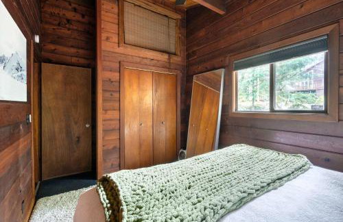 Mid-century Cabin Hideaway - Hot Tub & Fire Pit - Foto 26
