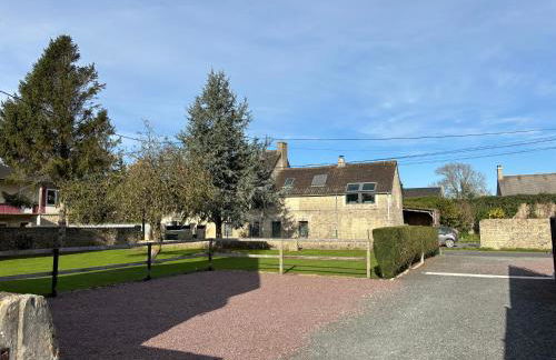 Rivage Maison spacieuse 10 p 5 chambres 2 sdb 2 WC tout confort avec jardin, belle terrasse aménagée, parking privatif, à 2 kms d'une petite plage, 3kms d'Omaha Beach et Port en Bessin - Foto 41