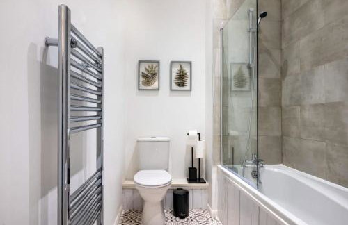 Homely 2 Bed Close to Leeds City Center by 53 Degrees Property, Sleeps 3 - Foto 20