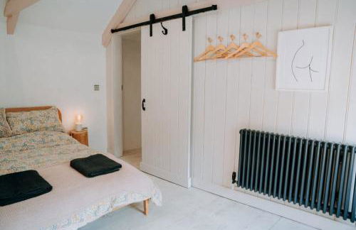 Cute and cosy 2 bed cottage in beautiful Solva - Photo 12