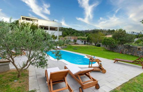 Serene Rural Villa with Pool, Sun Deck, and Children's Play Area - Five Bedroom Villa - Foto 77