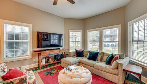 Artsy Bungalow with Yard in Dtwn San Antonio - Foto 4