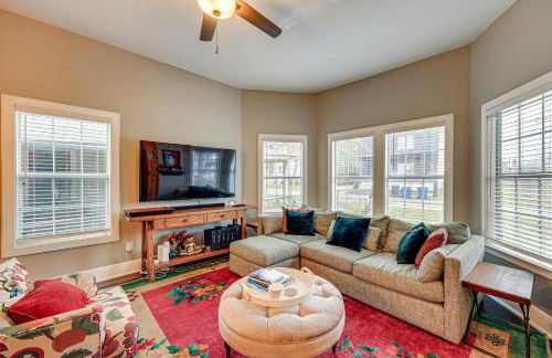 Artsy Bungalow with Yard in Dtwn San Antonio - Foto 4