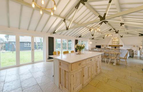 Shires Barn Farmhouse - Westbourne - Photo 21