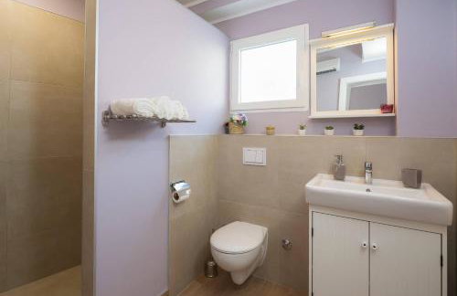 Zlatin Dvor - apartments for 3, terrace, Trogir center, beach at 5-min, BIKE friendly - Foto 50