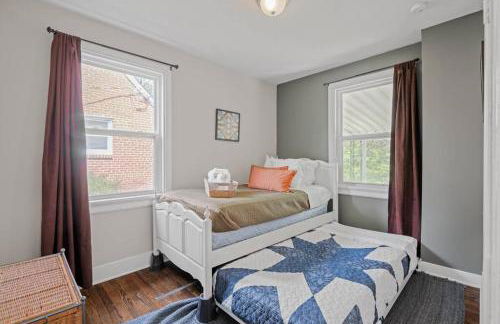 Private House + Yard Central Location to all RVA - Foto 2