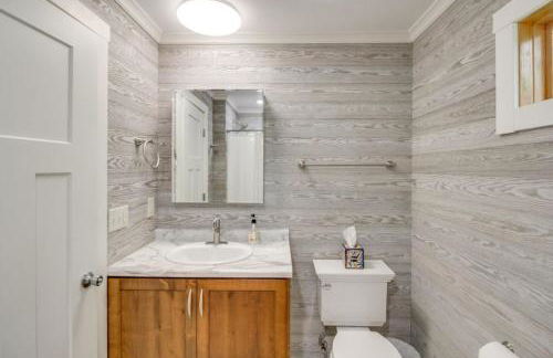 Rustic Lakefront Cabin with Dock and Fire Pit - Foto 24