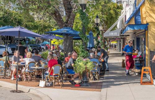Beautiful Home - Oasis Backyard with Heat Pool - Foto 54
