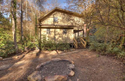 Happy Trout Hideaway - Creek Views Of Hot House Creek, Hot Tub, Outdoor Fire Pit, Cozy Atmosphere - Mineral Bluff, GA - Foto 36