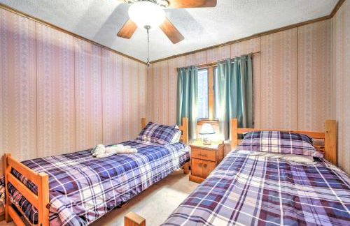 Scenic Lyman Home on Swan Pond with Wraparound Deck! - Foto 18