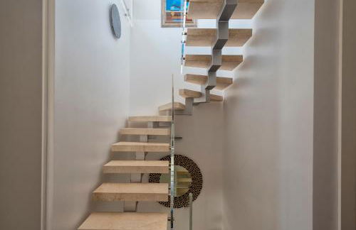 Luxury Seafront Villa with Rooftop Pool & Stunning Sea Views - Foto 43