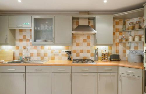 Stylish Apartment with Private Parking Torquay - Foto 10