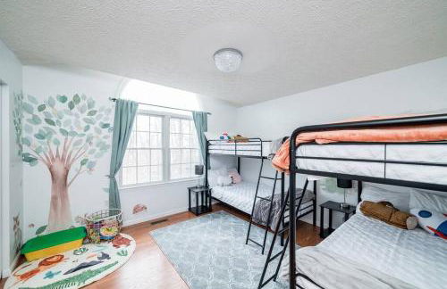 Massanutten 2 King Suites 4 BR Hot Tub Game Room Kids Toys Flower on the Mountain - Foto 30