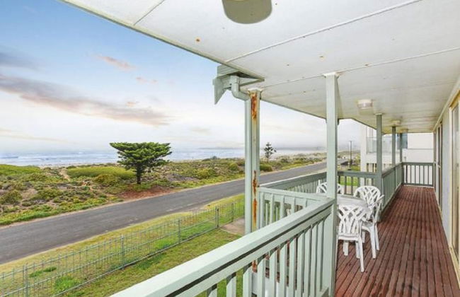 Tahren Beachfront Shack Wifi - Pet-friendly - Photo 1