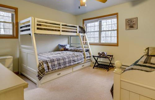 Hot Tub, Game Room! Poconos Home 22 Mi to Slopes - Foto 14