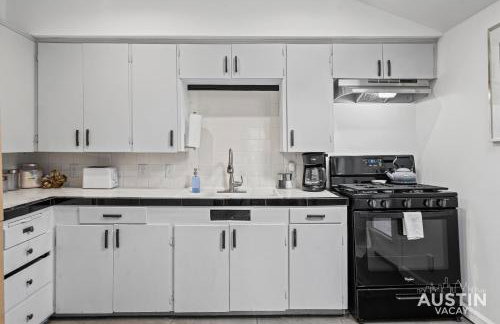 Walk to E. Austin Hotspots 2BR 1BA w Parking Dog-Friendly By Austin Vacay - Foto 21