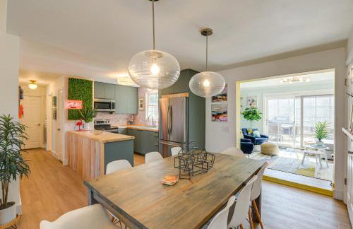 Family Home with Furnished Deck in Fairview! - Foto 7