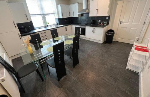 Spacious ground floor suite comfortably sleeps up to eight - Foto 10