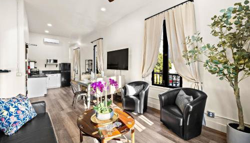 The Artifact Inn - Foto 1