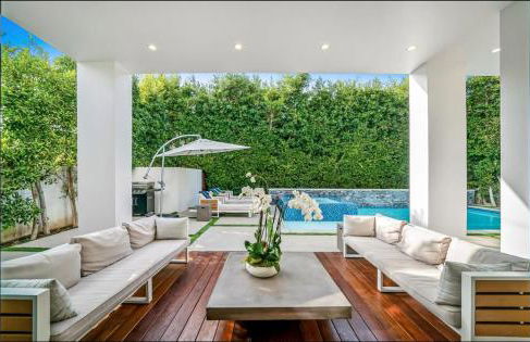 Luxurious Retreat - Modern House with Pool - Photo 32