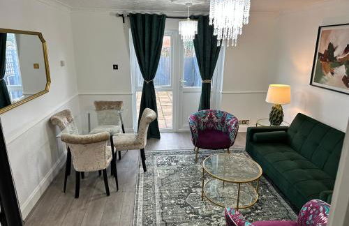 Modern 2 Bedroom House Near London City Airport, Excel, O2 & DLR with FREE Parking & Privet Entrance - Foto 26