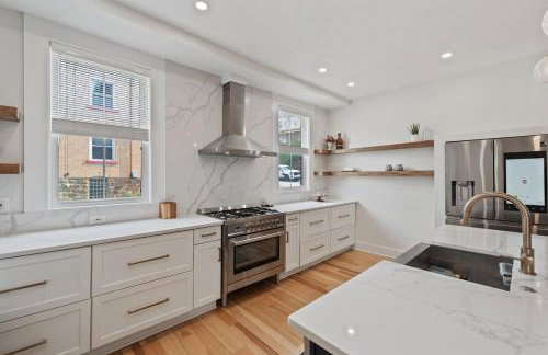 3BR Stylish Retreat, Minutes from Downtown Pittsburgh, Free 3-Car Parking - Foto 24