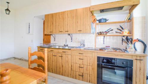 1 Bedroom Amazing Apartment In Ghisoni - Foto 3