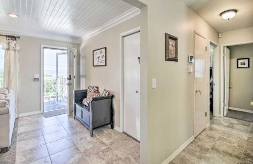 Charming Hilltop Home with Picture-Perfect View - Foto 10