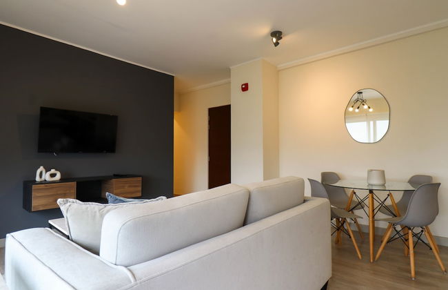 w Admirable 2BR w Modern Balcony in Miraflores - Photo 5