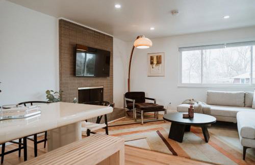 Hot Tub House with BBQ Deck and Workspace - Foto 13