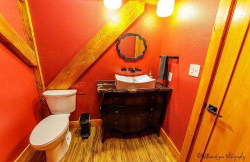 Welcome to Raven Ridge Lodge - where time slows - Photo 10