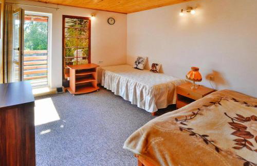 Lakeside holiday home, private garden - Photo 10