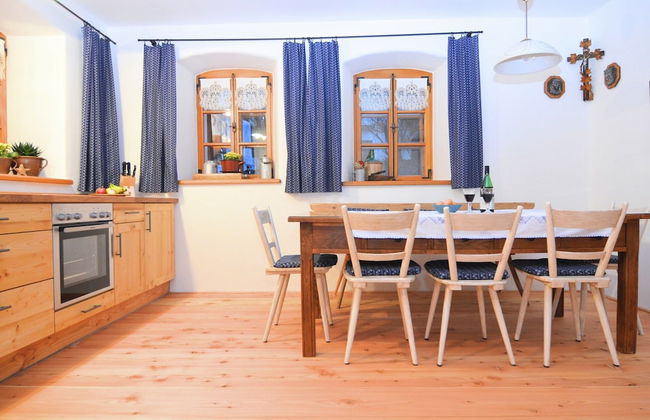 Sunny Holiday Home Near the Forest - Foto 22